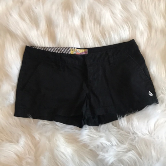 Volcom shorts - Picture 1 of 4